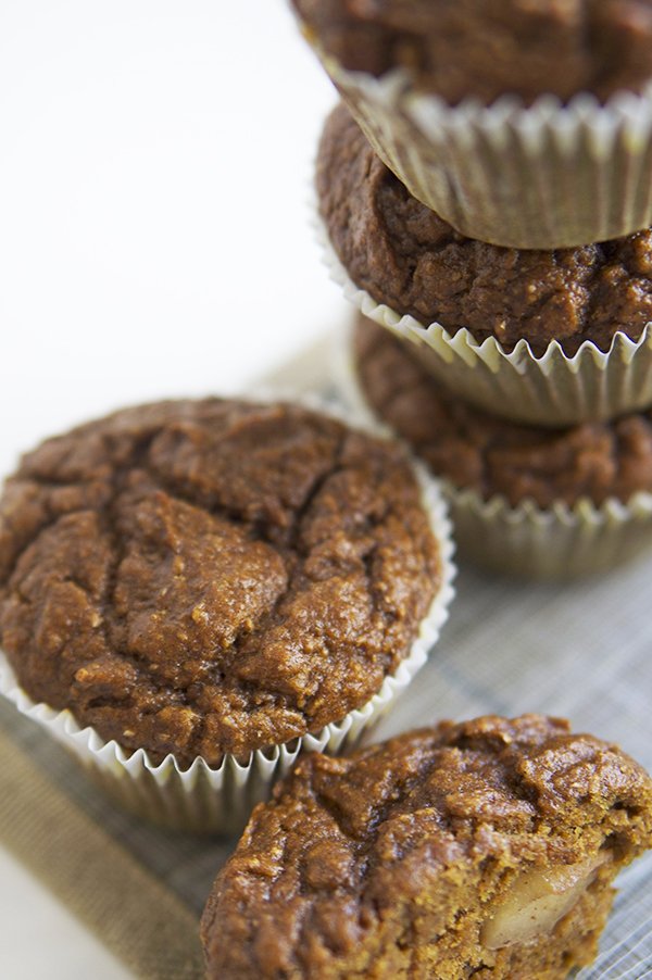 Apple surprise pumpkin spice muffins | @ExSloth ExSloth.com