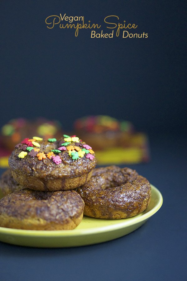 Vegan Pumpkin Spice Baked Donuts via @ExSloth | ExSloth.com