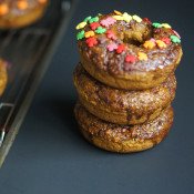 Vegan Pumpkin Spice Baked Donuts via @ExSloth | ExSloth.com