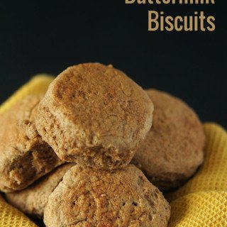 These Dairy-Free Maple "Buttermilk" Biscuits are soft and flaky with a hint of maple flavour- the perfect diary free twist to traditional buttermilk breakfast biscuits via @ExSloth | ExSloth.com
