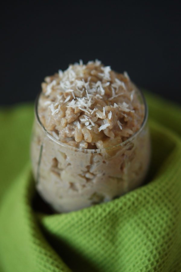 This Spiced Apple & Pear Brown Rice Pudding is vegan, gluten free, and free of refined sugars and is perfect for warming up on cold fall days @ExSloth | ExSloth.com