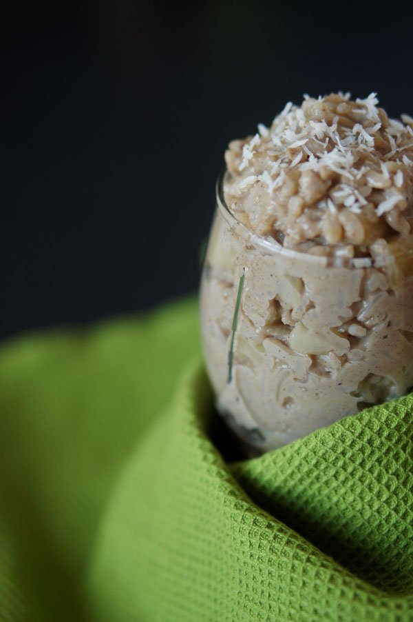 This Spiced Apple & Pear Brown Rice Pudding is vegan, gluten free, and free of refined sugars and is perfect for warming up on cold fall days @ExSloth | ExSloth.com