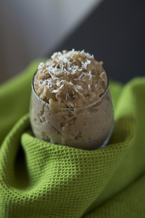 This Spiced Apple & Pear Brown Rice Pudding is vegan, gluten free, and free of refined sugars and is perfect for warming up on cold fall days @ExSloth | ExSloth.com