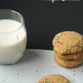 These Dairy-Free, Christmas Sugar Maple Cookies are dense and crumbly just like traditional sugar cookies but they’ve got less fats and are free of refined sugars via @ExSloth | ExSloth.com