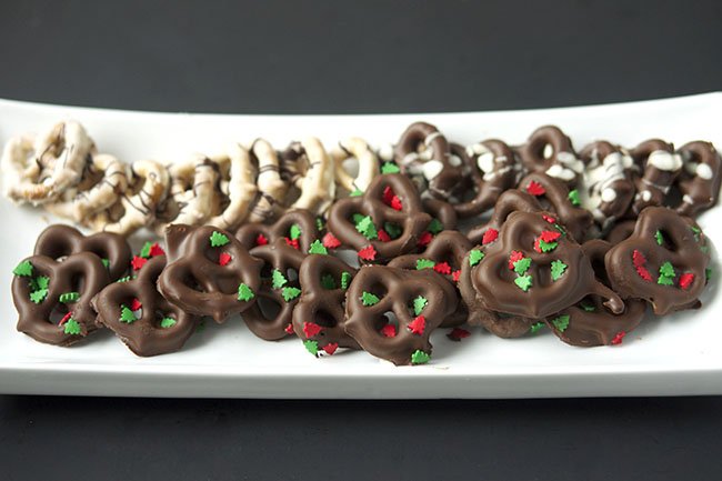 #DairyFree Peppermint Chocolate Covered Pretzels Recipe via @ExSloth | ExSloth.com