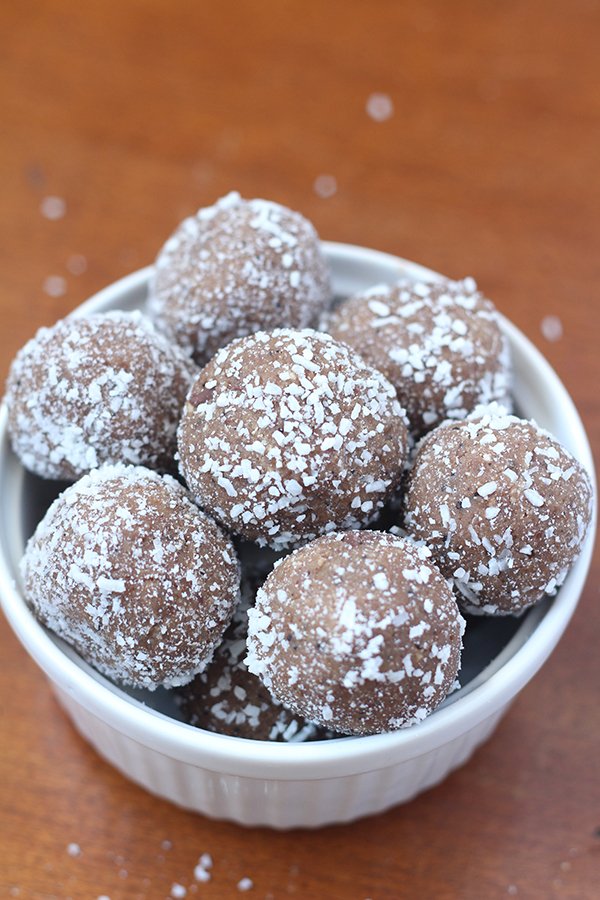 These coconut mocha cookie dough balls are rich sweet, slightly salty and also happen to be vegan and gluten free. The perfect egg-free alternative to regular cookie dough @ExSloth