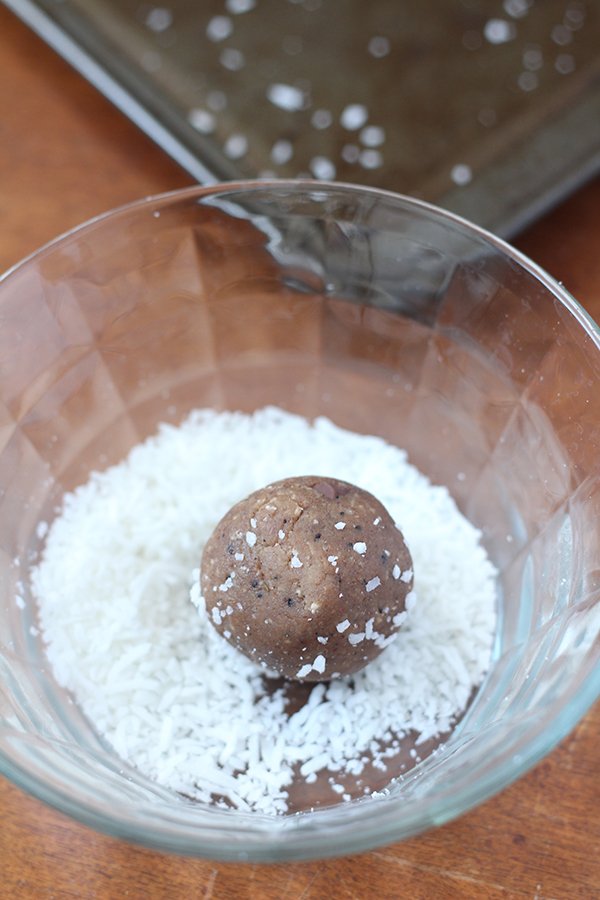 These coconut mocha cookie dough balls are rich sweet, slightly salty and also happen to be vegan and gluten free. The perfect egg-free alternative to regular cookie dough @ExSloth