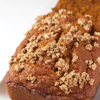 This Ginger-Spiced Carrot bread is hearty, flavourful and has added no refined sugars. Perfect for Easter breakfast or brunch. via @ExSloth | ExSloth.com