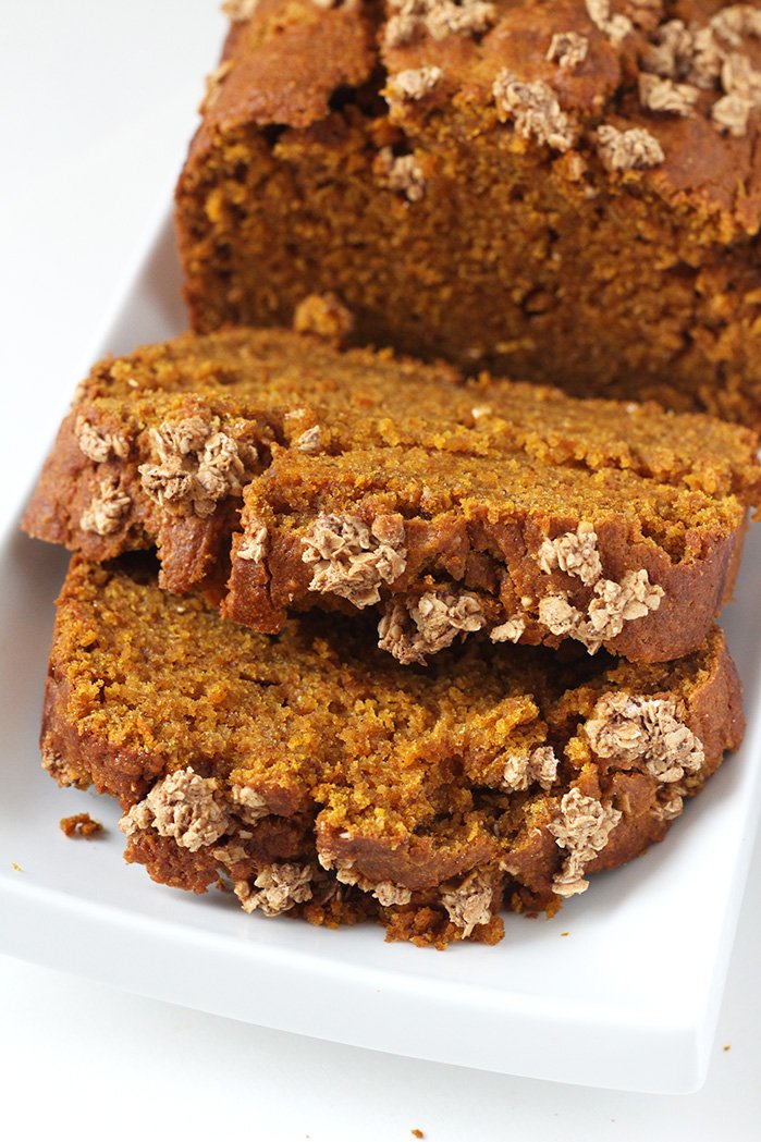 This Ginger-Spiced Carrot bread is hearty, flavourful and has added no refined sugars. Perfect for Easter breakfast or brunch. via @ExSloth | ExSloth.com