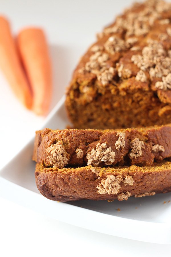 This Ginger-Spiced Carrot bread is hearty, flavourful and has added no refined sugars. Perfect for Easter breakfast or brunch. via @ExSloth | ExSloth.com