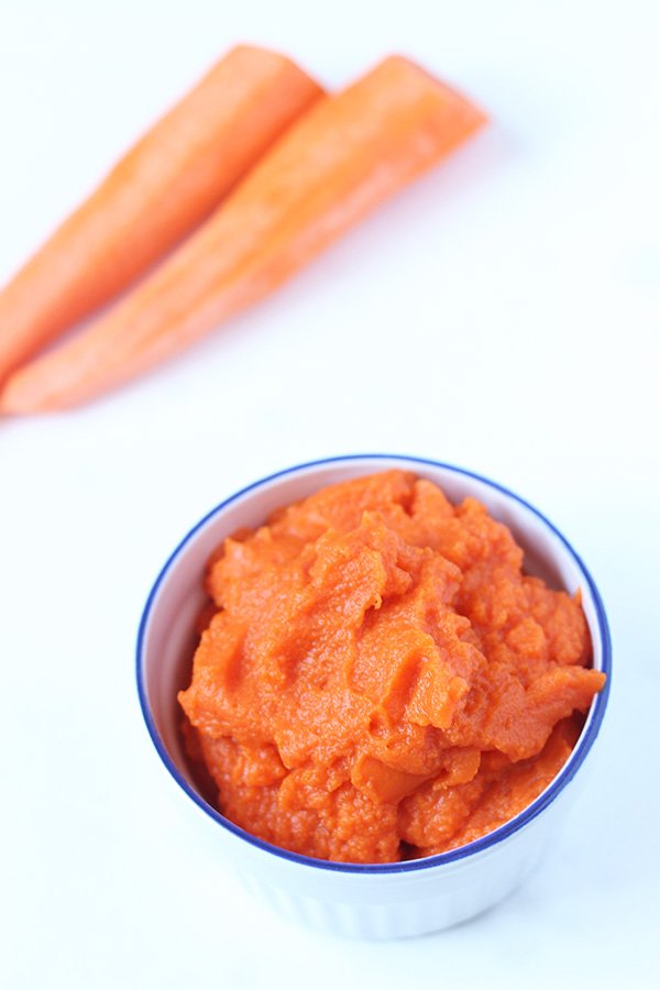 This Ginger-Spiced Carrot bread is hearty, flavourful and has added no refined sugars. Perfect for Easter breakfast or brunch. via @ExSloth | ExSloth.com