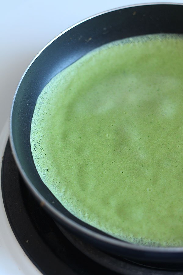 These dairy and gluten free spinach crepes are thin, light, slightly sweet and filled with nutritious spinach. Plus, they're easy to make. Perfect for St. Patrick's Day breakfast or brunch via @ExSloth | ExSloth.com