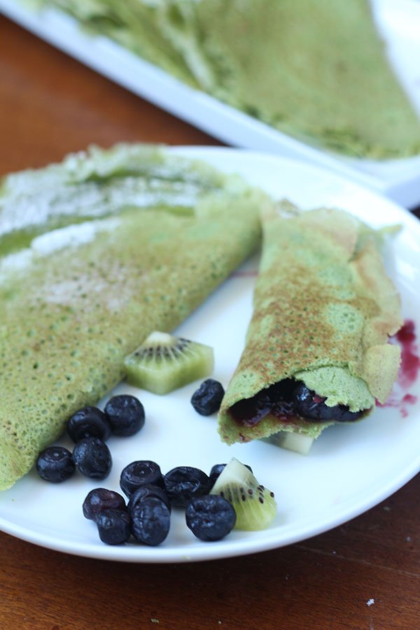 These dairy and gluten free spinach crepes are thin, light, slightly sweet and filled with nutritious spinach. Plus, they're easy to make. Perfect for St. Patrick's Day breakfast or brunch via @ExSloth | ExSloth.com