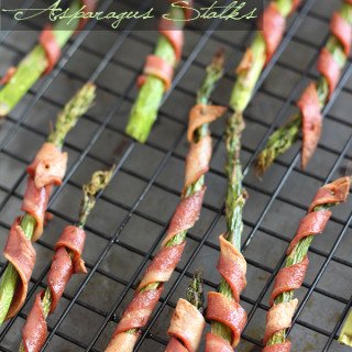 These turkey bacon wrapped asparagus stalks are simultaneously crunchy and tender, salty and sweet and only take 20 minutes in the oven via @ExSloth | ExSloth.com