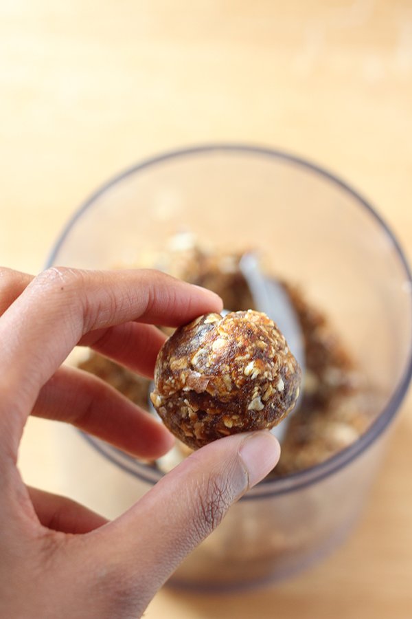 Vegan, Dairy Free, Refine Sugar Free, Nut Free Coconut Date Energy Balls via @ExSloth | ExSloth.com