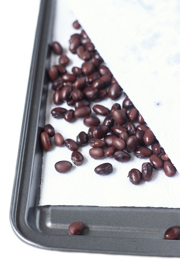 Vegan, gluten free, Mexican spiced roasted black beans via @ExSloth | ExSloth.com