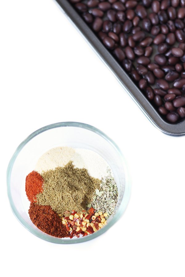 Vegan, gluten free, Mexican spiced roasted black beans via @ExSloth | ExSloth.com