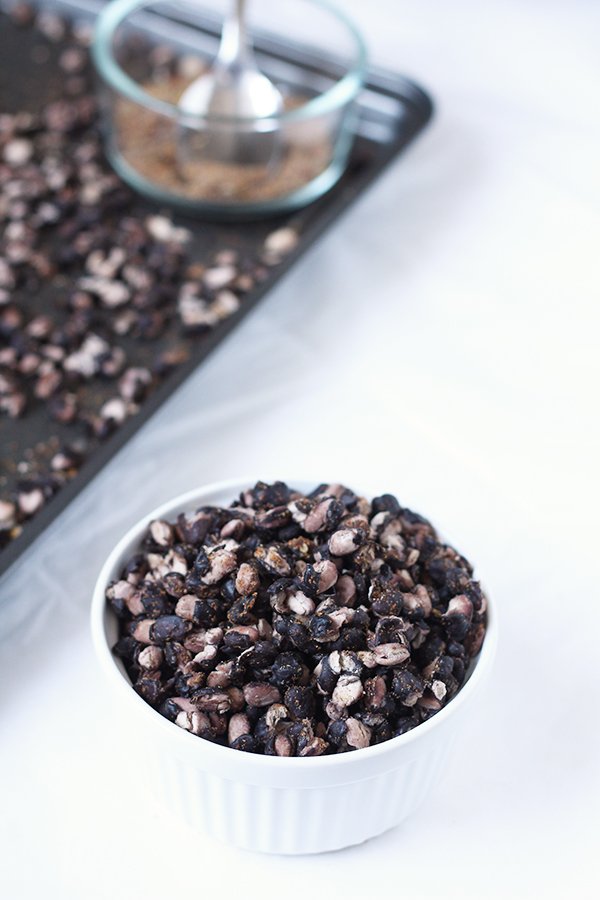 Vegan, gluten free, Mexican spiced roasted black beans via @ExSloth | ExSloth.com
