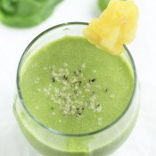 This pineapple quinoa green smoothie is creamy, refreshing, filling and packs a protein punch. Perfect for breakfast. via @ExSloth | ExSloth.com