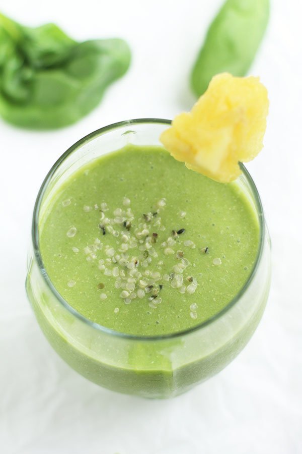 This pineapple quinoa green smoothie is creamy, refreshing, filling and packs a protein punch. Perfect for breakfast. via @ExSloth | ExSloth.com