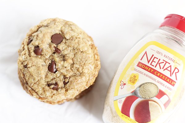 These decadent, soft and chewy Honey Chocolate Chip Oatmeal Cookies are also dairy free and refined sugar free, thanks to Nektar Naturals Honey Crystals via @ExSloth | ExSloth.com