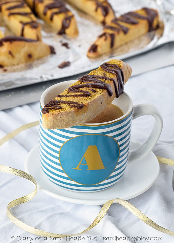 pumpkin biscotti cookies with dark chocolate drizzle via @semihealthnut @ExSloth | ExSloth.com