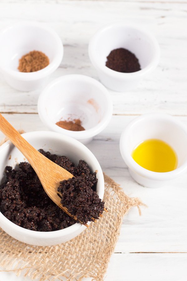 DIY Pumpkin Spice Latte Coffee Lip Scrub via @ExSloth | ExSloth.com