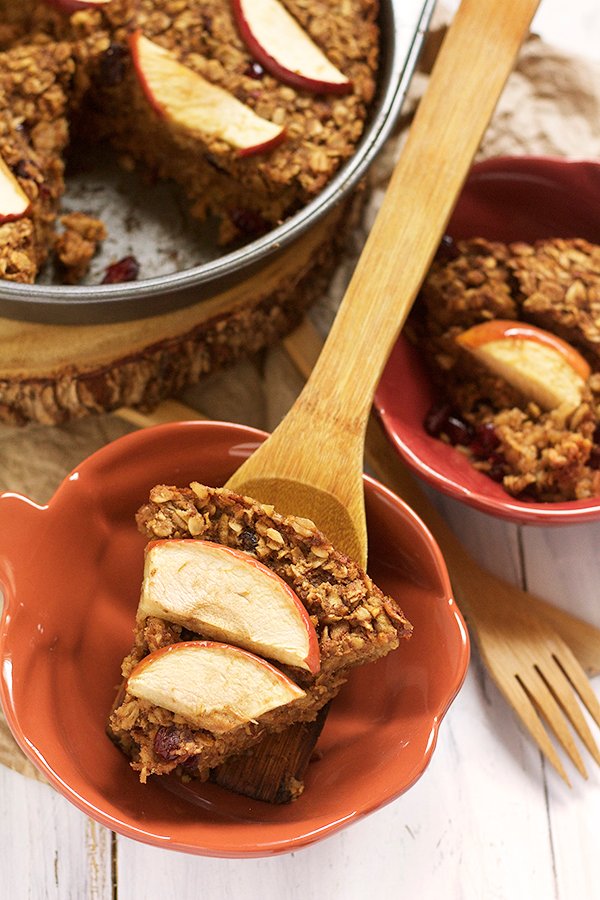 Refined sugar free, dairy free, gluten free, Vegan Apple and Gingerbread Baked Oatmeal via @ExSloth | ExSloth.com