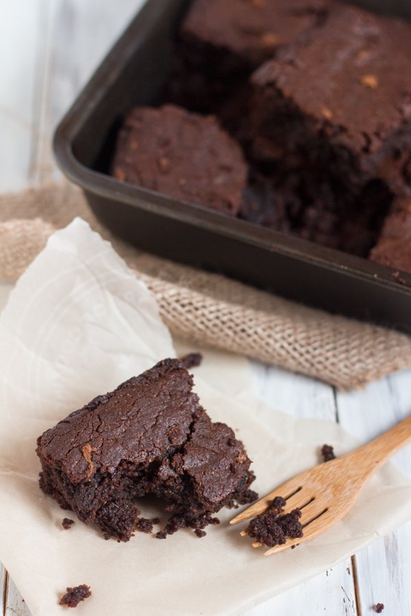 Gluten-free, flourless, vegan gingerbread brownies via @ExSloth | ExSloth