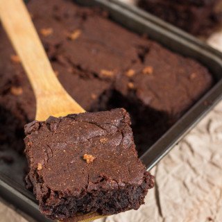 Gluten-free, flourless, vegan gingerbread brownies via @ExSloth | ExSloth