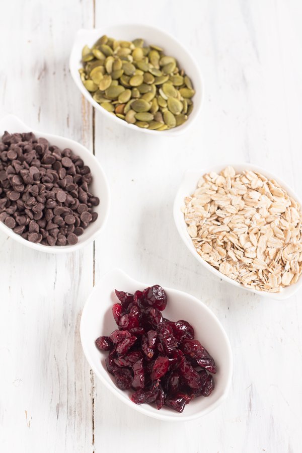 Healthy, Vegan Chocolate Cranberry Granola Recipe via @ExSloth | ExSloth.com