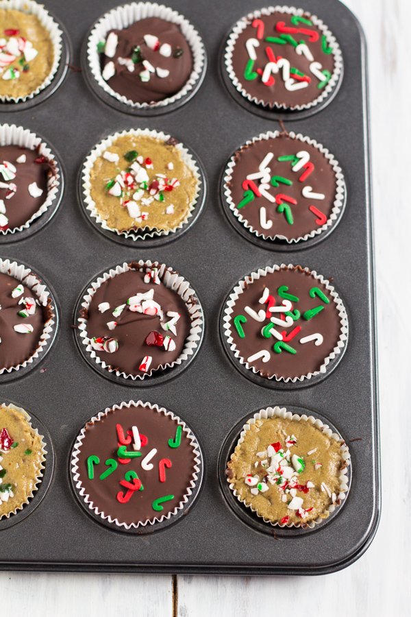 Peppermint Pumpkin Seed Butter Cups via @ExSloth | ExSloth.com