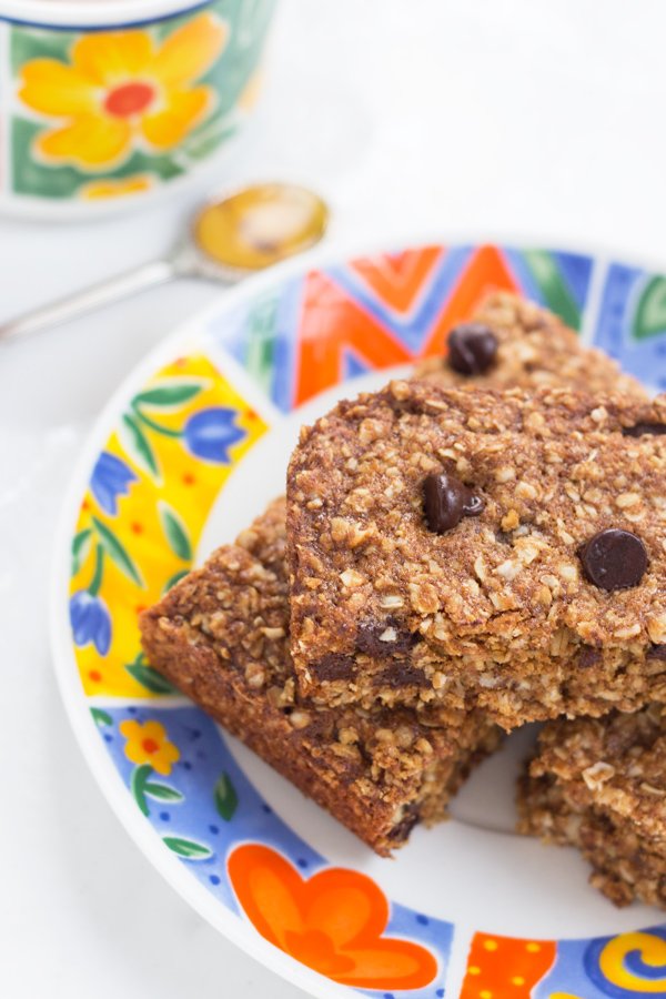 Vegan Oatmeal Chocolate Chip Bars via @ExSloth | ExSloth.com