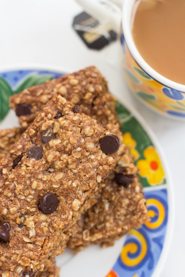 Vegan Oatmeal Chocolate Chip Bars via @ExSloth | ExSloth.com