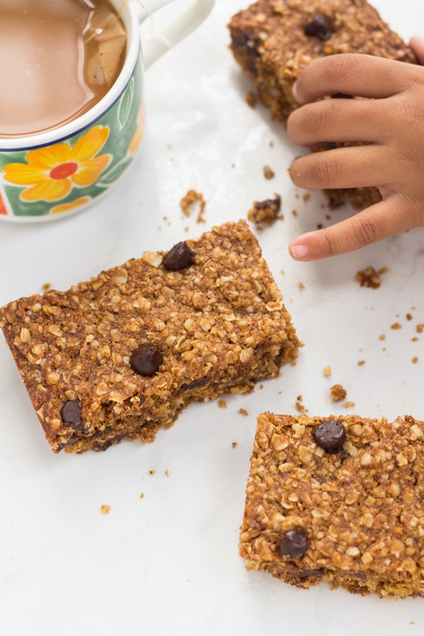 Vegan Oatmeal Chocolate Chip Bars via @ExSloth | ExSloth.com