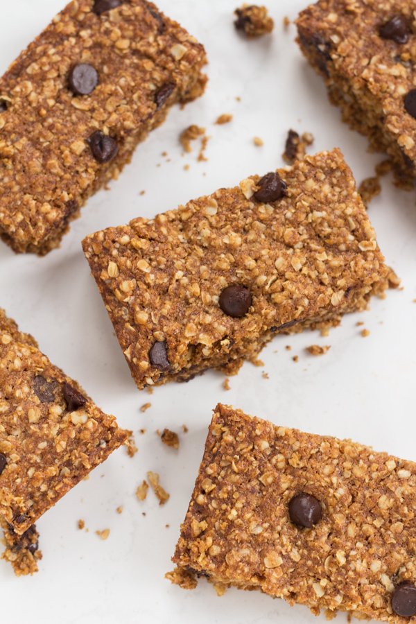 Vegan Oatmeal Chocolate Chip Bars via @ExSloth | ExSloth.com