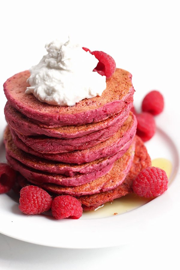 Red Velvet Beet Pancakes + 4 vegan Valentine's Day Recipes via @ExSloth | ExSloth.com