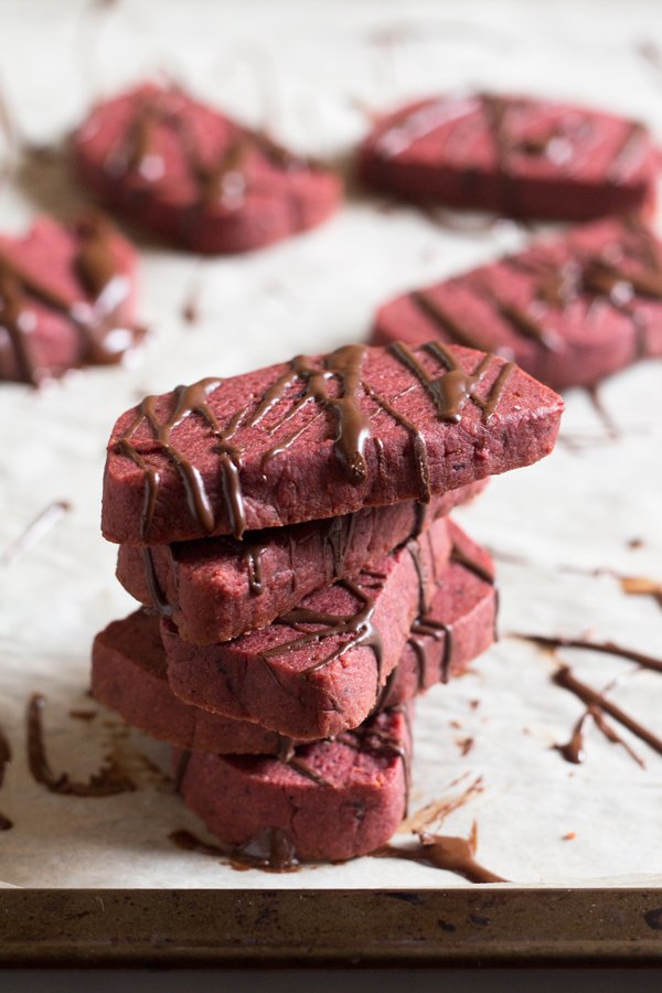Vegan Red Velvet Shortbread Cookies + 4 vegan Valentine's Day Recipes via @ExSloth | ExSloth.com