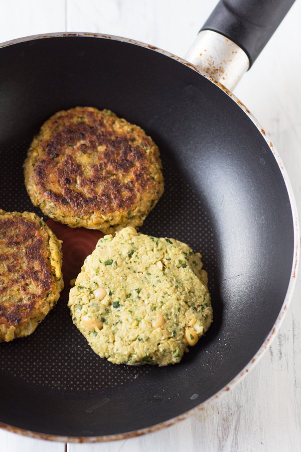 Spinach Almond Falafel Salad with Vegan Garlic Mayo Dressing via @ExSloth | ExSloth.com