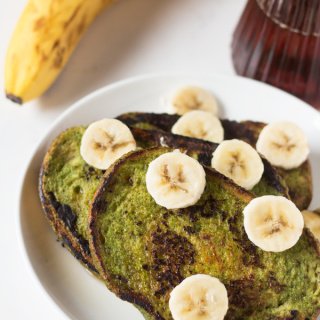 Green Smoothie Vegan French Toast via @ExSloth | ExSloth.com