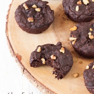 These vegan pinto bean brownies are moist, chewy and choked full of protein. They're also super rich and chocolatey without being overwhelmingly sweet. @ExSloth | ExSloth.com