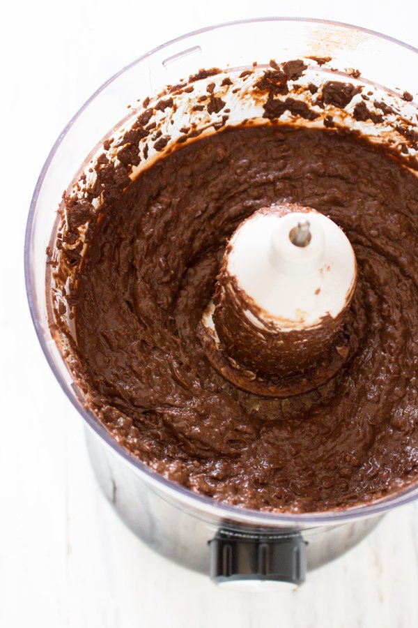 These vegan pinto bean brownies are moist, chewy and choked full of protein. They're also super rich and chocolatey without being overwhelmingly sweet. @ExSloth | ExSloth.com