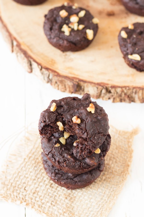 These vegan pinto bean brownies are moist, chewy and choked full of protein. They're also super rich and chocolatey without being overwhelmingly sweet. @ExSloth | ExSloth.com