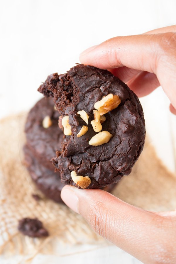 These vegan pinto bean brownies are moist, chewy and choked full of protein. They're also super rich and chocolatey without being overwhelmingly sweet. @ExSloth | ExSloth.com