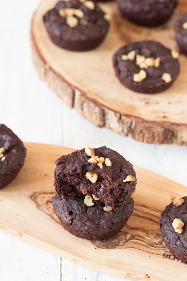 These vegan pinto bean brownies are moist, chewy and choked full of protein. They're also super rich and chocolatey without being overwhelmingly sweet. @ExSloth | ExSloth.com