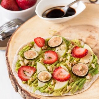 Sweet & Salty Avocado Breakfast Pizza with strawberries, apples, figs, walnuts & balsamic vinegar (Vegan) via @ExSloth | ExSloth.com