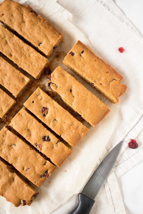Crunchy Vegan Cranberry Orange Oatmeal Cookie Bars that are sweet and tart and perfect for a healthy afternoon snack via @ExSloth | ExSloth.com