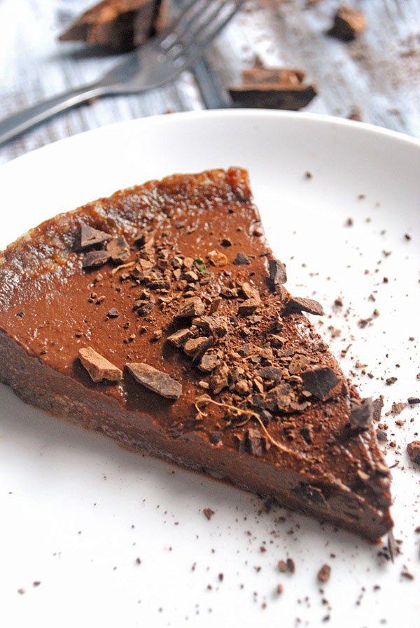 Chocolate Pudding Pie 15 Vegan No Bake and Frozen Desserts that aren't Ice Cream via @ExSloth | ExSloth.com 
