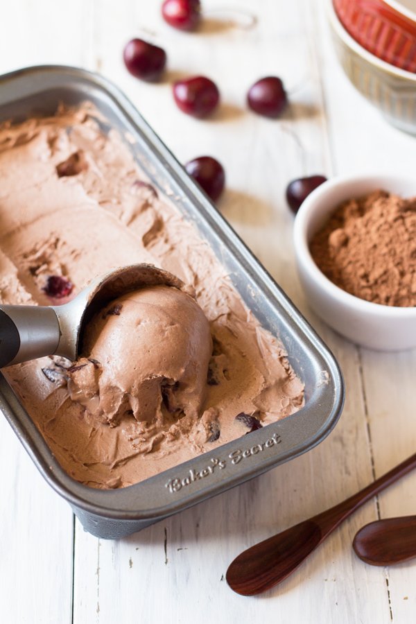 No churn cherry chocolate non dairy ice cream (Vegan, Gluten Free, Paleo) via @ExSloth | ExSloth.com