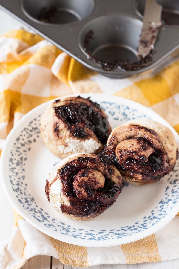 Vegan Elderberry Dirty Chai Sweet Rolls via @ExSloth | ExSloth.com